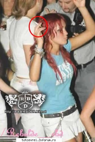 Dulce Maria fumeaza? - mary_kiss_4_you - Dulce Maria
